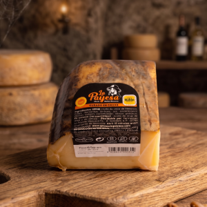 cuarto queso curado en cavas la payesa con denominación de origen mahón menorca